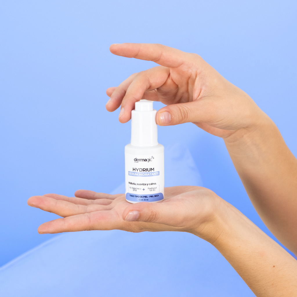 Sérum hidratante con ácido hialurónico y pantenol, ideal para piel seca, deshidratada o sensibilizada. colageno Dermagic Hydrium  hidratante ligero para uso diario