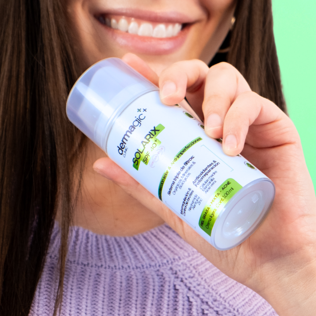  Protector solar facial con niacinamida, zinc y extracto de regaliz. Protección solar dermatológica para piel grasa o con tendencia a imperfecciones. Fórmula ligera y matificante. protector solar para piel con acné. dermagic, solarix