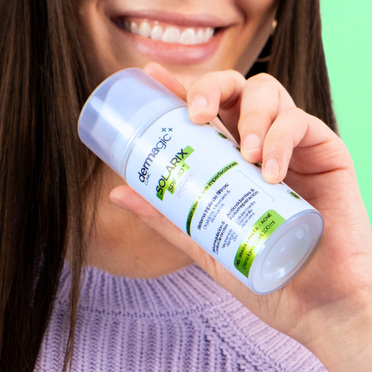  Protector solar facial con niacinamida, zinc y extracto de regaliz. Protección solar dermatológica para piel grasa o con tendencia a imperfecciones. Fórmula ligera y matificante. protector solar para piel con acné. dermagic, solarix